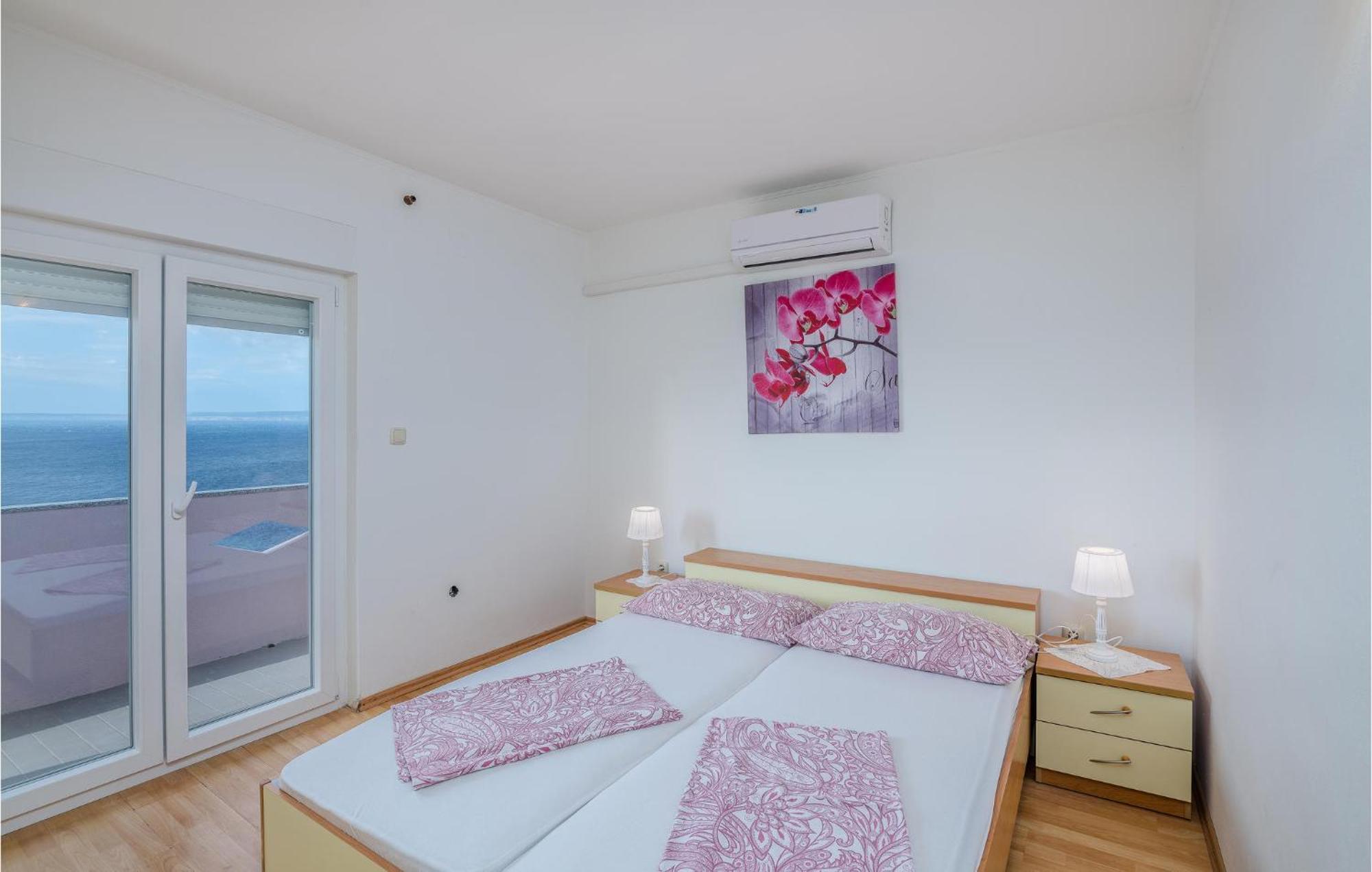 Awesome Apartment In Stara Baska 1 With Kitchen Bagian luar foto